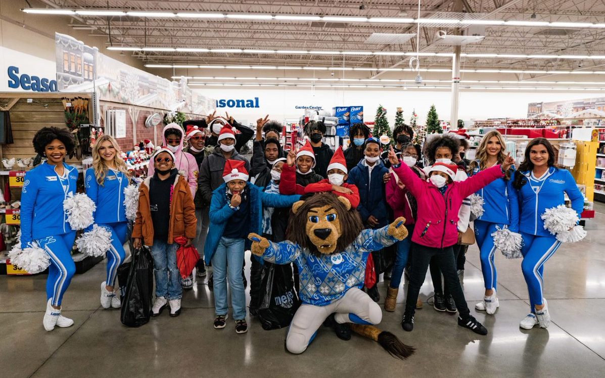 Detroit Lions players, cheerleaders and mascot with group of local kids at Detroit Meijer 2022 Shop with a Lion event